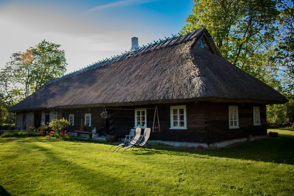Вилла Kuusetuka Tourism Farm Pahkla Экстерьер фото